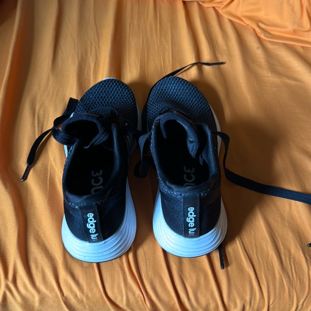 Brand new adidas without tag, never worn!! Size 6.5